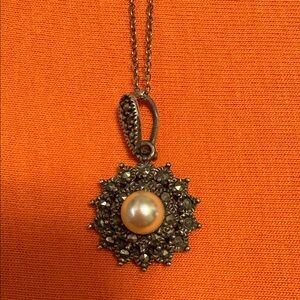 Elegant Pearl Pendant Necklace 18,5”